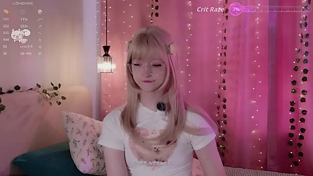 Snapshot of effy_dollie chatting on 06/16/26, 12:49 effy dollie online show from 06/16/26, 12:49