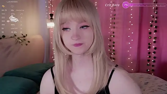 Snapshot of effy_dollie chatting on 06/18/26, 02:22 effy dollie online show from 06/18/26, 02:22