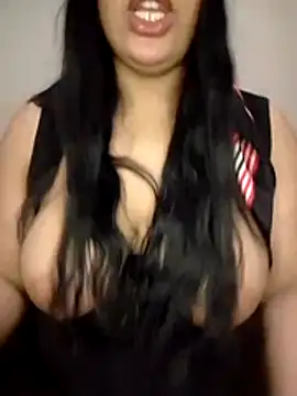 Snapshot of madleen_Mm chatting on 04/22/26, 11:17 madleen Mm online show from 04/22/26, 11:17