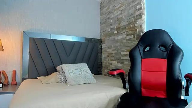 LUCIA KHAN online show from 04/09/26, 07:31