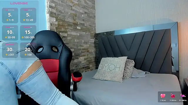 LUCIA KHAN online show from 04/10/26, 12:23