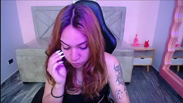 Snapshot of Andrea_ch01 chatting on 02/28/26, 07:35 Andrea ch01 online show from 02/28/26, 07:35