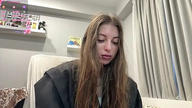 Snapshot of selena_favn chatting on 06/27/26, 02:17 selena favn online show from 06/27/26, 02:17