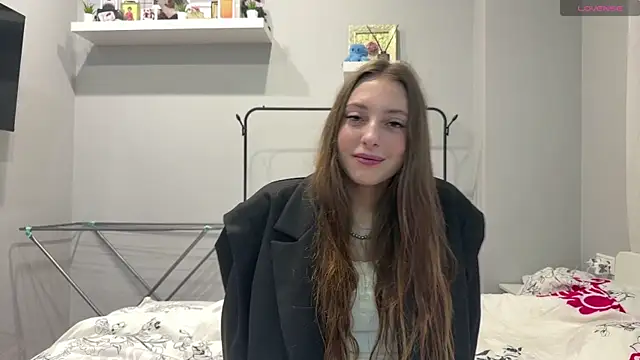 Snapshot of selena_favn chatting on 06/09/26, 02:23 selena favn online show from 06/09/26, 02:23