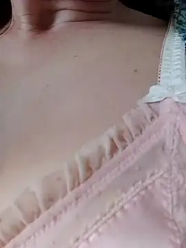 Snapshot of lily2022 chatting on 02/25/26, 03:45 lily2022 online show from 02/25/26, 03:45