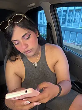 Nahomy firee online show from 04/05/26, 12:34