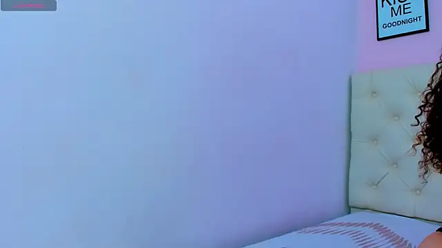 Snapshot of CassieBooker chatting on 03/04/26, 09:33 CassieBooker online show from 03/04/26, 09:33