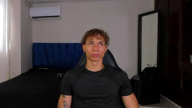 Snapshot of adam_smiith1 chatting on 02/27/26, 01:11 adam smiith1 online show from 02/27/26, 01:11