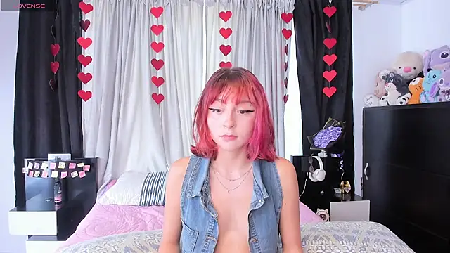 dafnne  hall online show from 04/07/26, 07:48