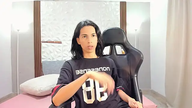 Larry craft online show from 04/05/26, 08:26