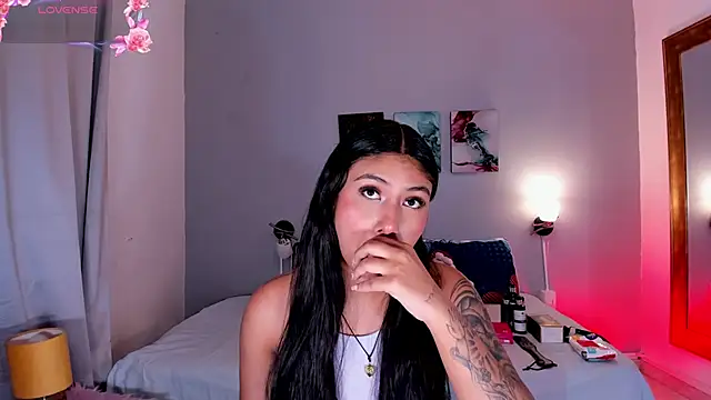 Snapshot of KimTaylorW chatting on 06/22/26, 02:50 KimTaylorW online show from 06/22/26, 02:50
