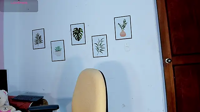 KimTaylorW online show from 04/07/26, 12:45