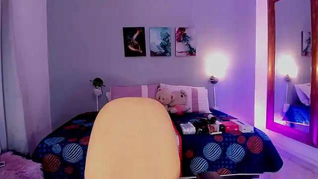 Snapshot of KimTaylorW chatting on 06/04/26, 02:27 KimTaylorW online show from 06/04/26, 02:27