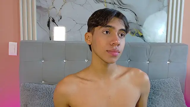 Snapshot of Eros_Lux chatting on 06/01/26, 12:27 Eros Lux online show from 06/01/26, 12:27