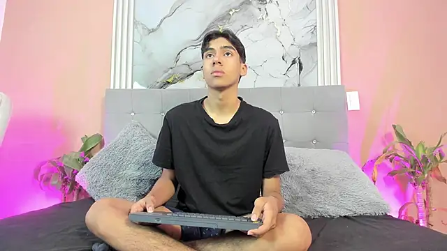 Eros Lux online show from 04/01/26, 12:17