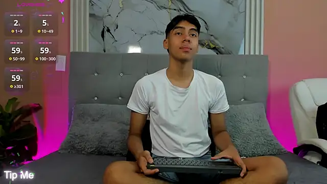 Snapshot of Eros_Lux chatting on 05/15/26, 12:47 Eros Lux online show from 05/15/26, 12:47