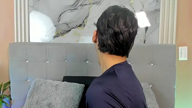Snapshot of Eros_Lux chatting on 04/18/26, 12:18 Eros Lux online show from 04/18/26, 12:18
