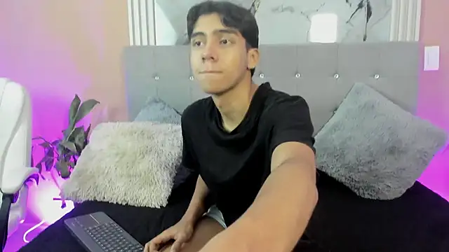 Eros Lux online show from 04/13/26, 12:20