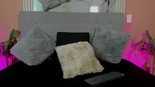 Eros Lux online show from 04/09/26, 12:11