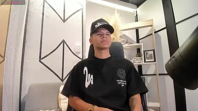 DylanRoyce  online show from 05/12/26, 12:44