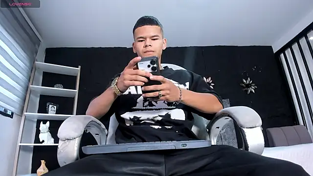 DylanRoyce  online show from 04/08/26, 12:39