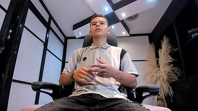 DylanRoyce  online show from 04/10/26, 12:34