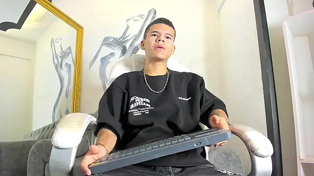 DylanRoyce  online show from 04/16/26, 01:23