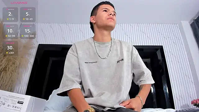 DylanRoyce  online show from 05/06/26, 01:04
