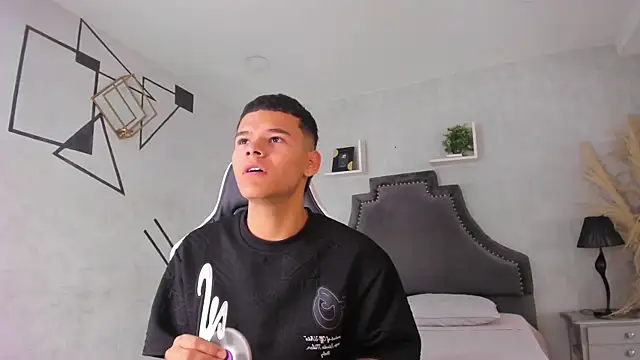 DylanRoyce  online show from 06/03/26, 01:23