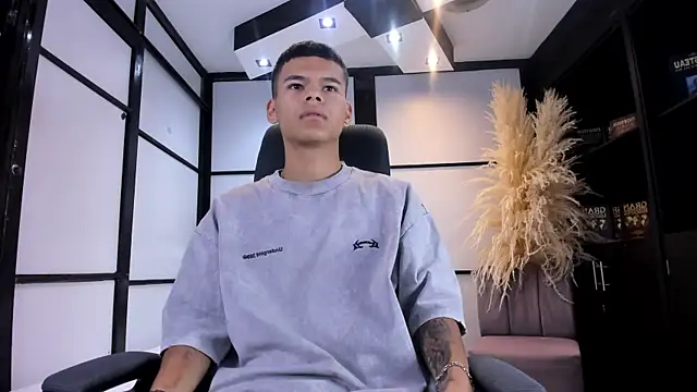 DylanRoyce  online show from 03/31/26, 03:14