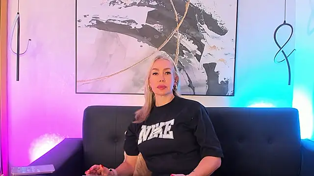 Snapshot of SophiMarin chatting on 03/12/26, 12:31 SophiMarin online show from 03/12/26, 12:31