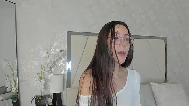 Snapshot of Arii_wilde chatting on 06/07/26, 12:21 Arii wilde online show from 06/07/26, 12:21