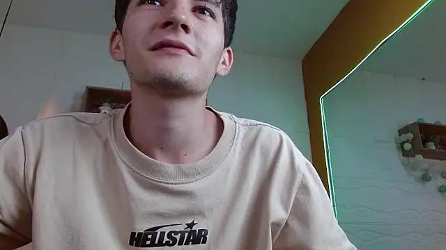 Snapshot of trevor_mob chatting on 02/25/26, 08:52 trevor mob online show from 02/25/26, 08:52