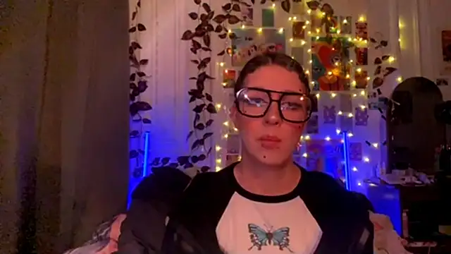 Snapshot of moonvampiq chatting on 02/26/26, 11:05 moonvampiq online show from 02/26/26, 11:05