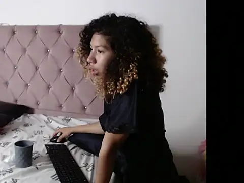 Snapshot of samanta_rosse20 chatting on 03/02/26, 05:08 samanta rosse20 online show from 03/02/26, 05:08