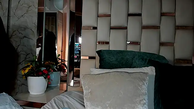 dulce lyraa1 online show from 03/15/26, 08:05