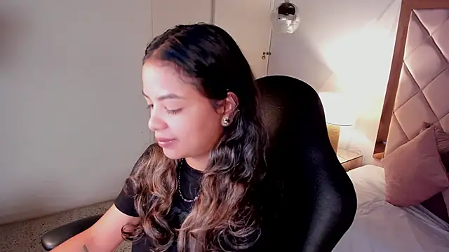 dulce lyraa1 online show from 06/03/26, 04:46