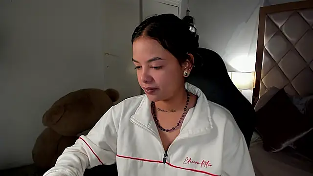 Snapshot of dulce_lyraa1 chatting on 06/12/26, 04:10 dulce lyraa1 online show from 06/12/26, 04:10