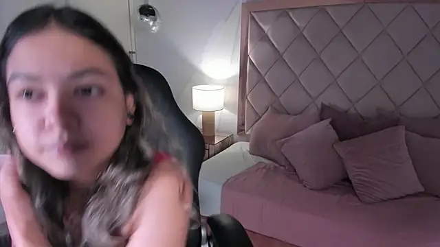 dulce lyraa1 online show from 04/22/26, 04:19
