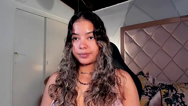 dulce lyraa1 online show from 04/08/26, 04:14