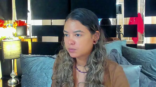 dulce lyraa1 online show from 02/25/26, 07:30