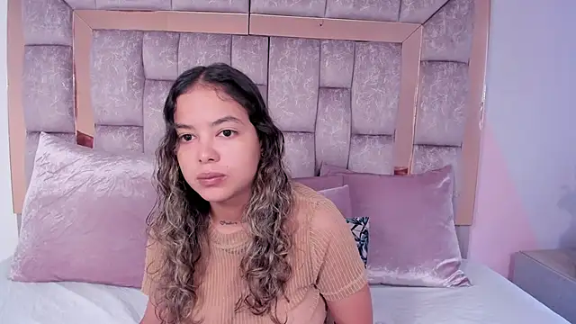 dulce lyraa1 online show from 04/05/26, 08:15