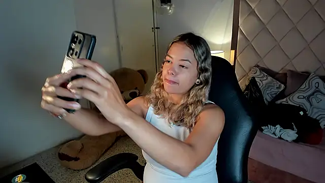 Snapshot of dulce_lyraa1 chatting on 06/27/26, 05:24 dulce lyraa1 online show from 06/27/26, 05:24