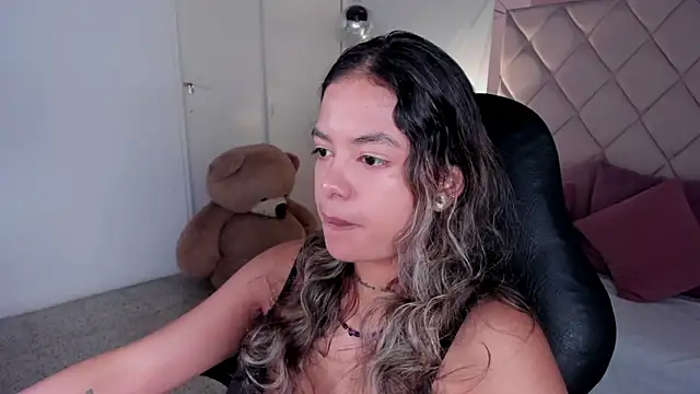 dulce lyraa1 online show from 03/19/26, 04:45