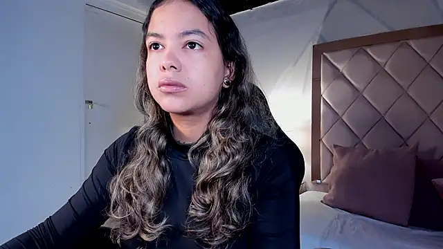 dulce lyraa1 online show from 04/07/26, 04:25