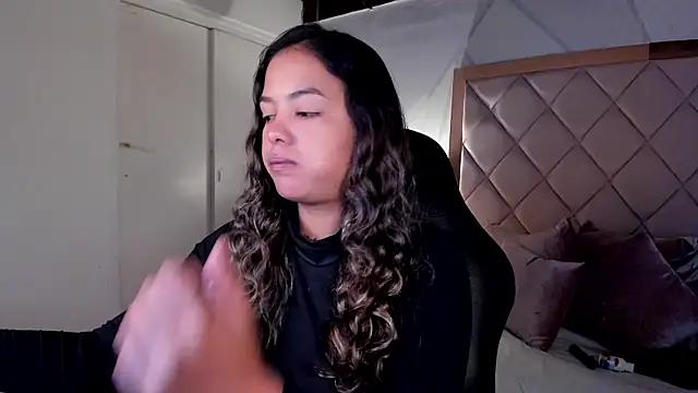 Snapshot of dulce_lyraa1 chatting on 06/19/26, 04:29 dulce lyraa1 online show from 06/19/26, 04:29