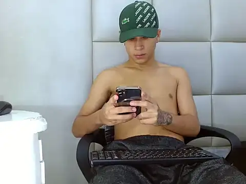 Snapshot of Hollmanhot chatting on 03/01/26, 02:33 Hollmanhot online show from 03/01/26, 02:33