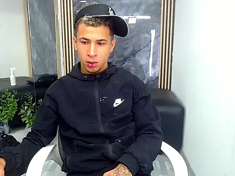 Hollmanhot online show from 04/15/26, 02:17