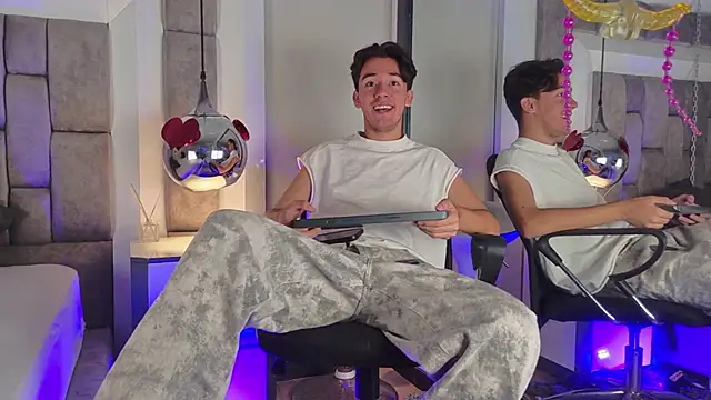 Snapshot of Austin_Reedss chatting on 04/05/26, 01:18 Austin Reedss online show from 04/05/26, 01:18