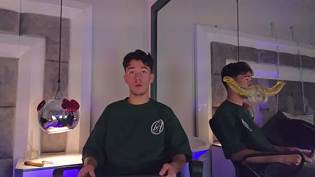 Snapshot of Austin_Reedss chatting on 04/12/26, 12:19 Austin Reedss online show from 04/12/26, 12:19